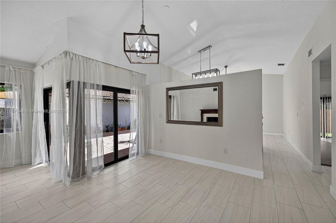 最近租的: $3,950 (3 贝兹, 2 浴室, 1546 平方英尺)