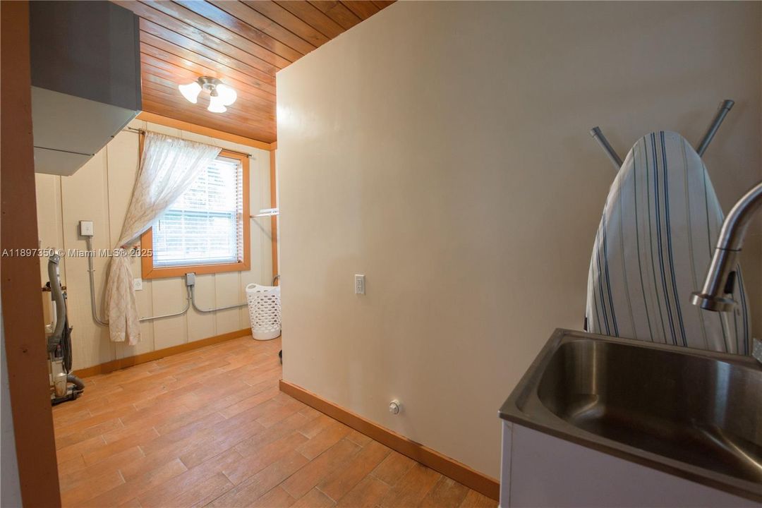 For Rent: $4,950 (3 beds, 3 baths, 3325 Square Feet)