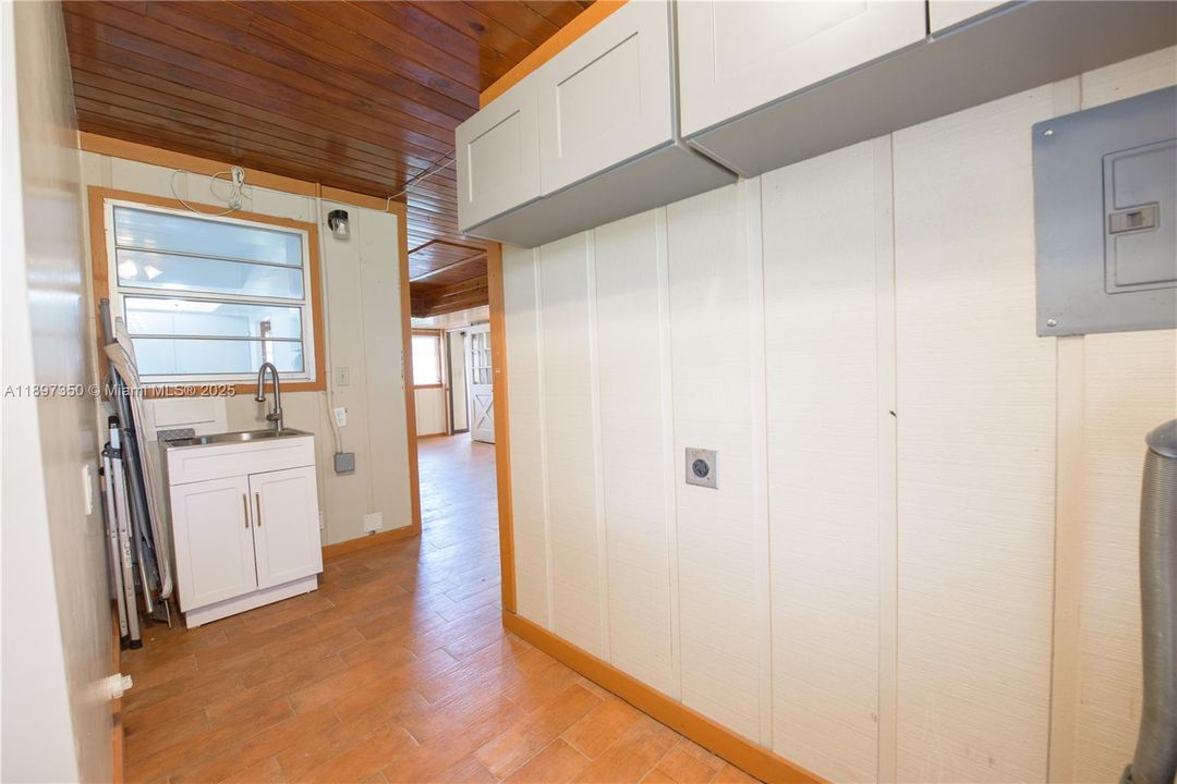 For Rent: $4,950 (3 beds, 3 baths, 3325 Square Feet)