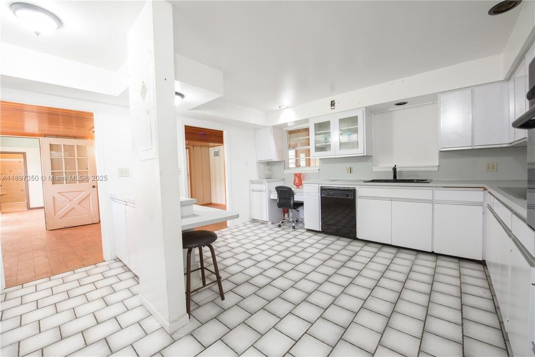 For Rent: $4,950 (3 beds, 3 baths, 3325 Square Feet)