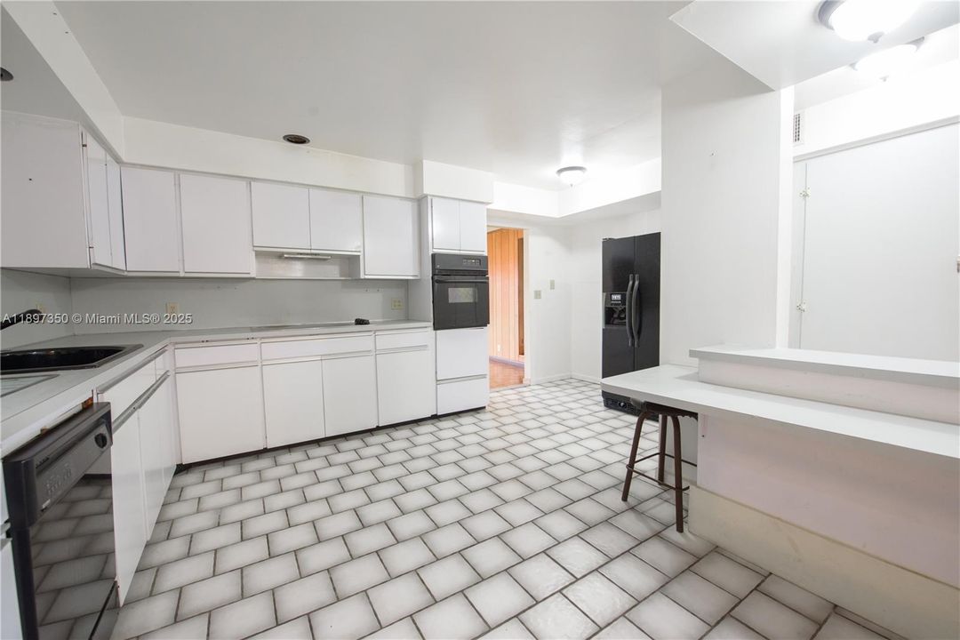 For Rent: $4,950 (3 beds, 3 baths, 3325 Square Feet)