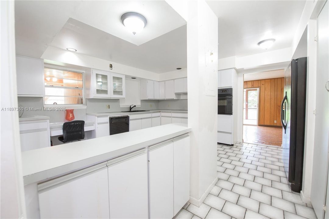 For Rent: $4,950 (3 beds, 3 baths, 3325 Square Feet)