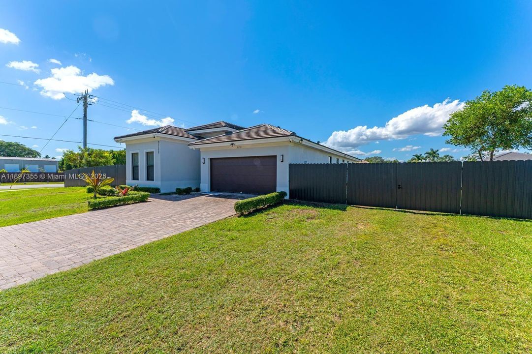 Active With Contract: $750,000 (4 beds, 3 baths, 2088 Square Feet)
