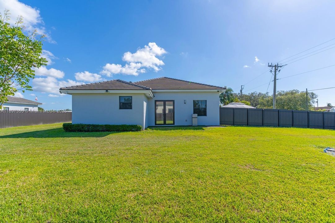 Active With Contract: $750,000 (4 beds, 3 baths, 2088 Square Feet)