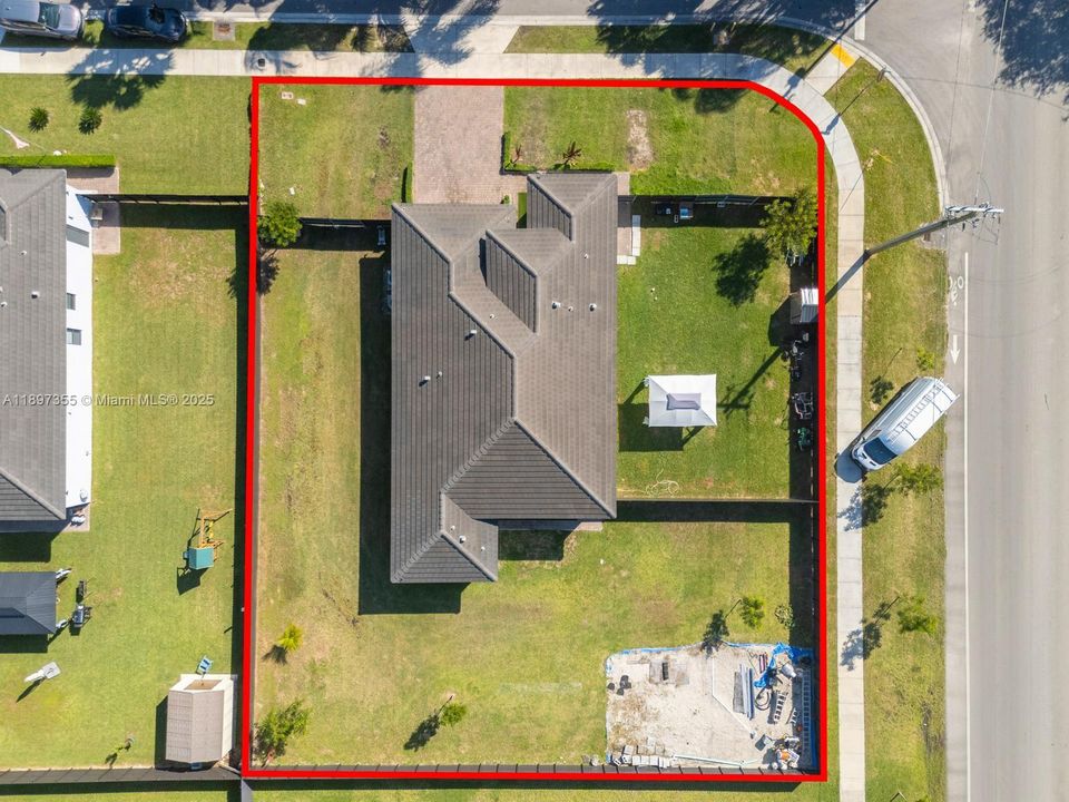 Active With Contract: $750,000 (4 beds, 3 baths, 2088 Square Feet)