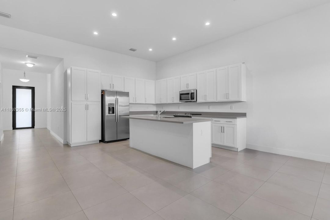 Active With Contract: $750,000 (4 beds, 3 baths, 2088 Square Feet)