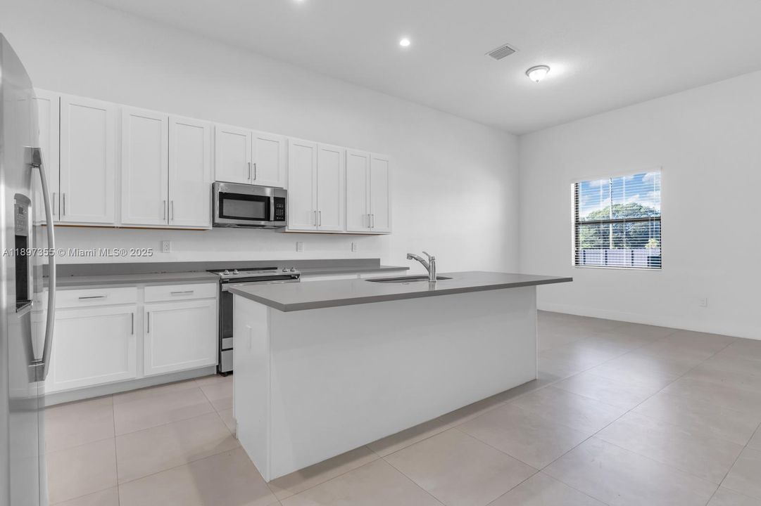 Active With Contract: $750,000 (4 beds, 3 baths, 2088 Square Feet)