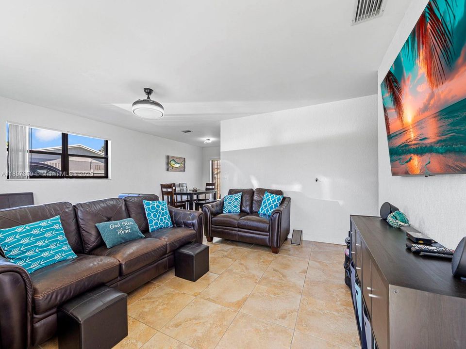 Active With Contract: $459,000 (3 beds, 2 baths, 1150 Square Feet)