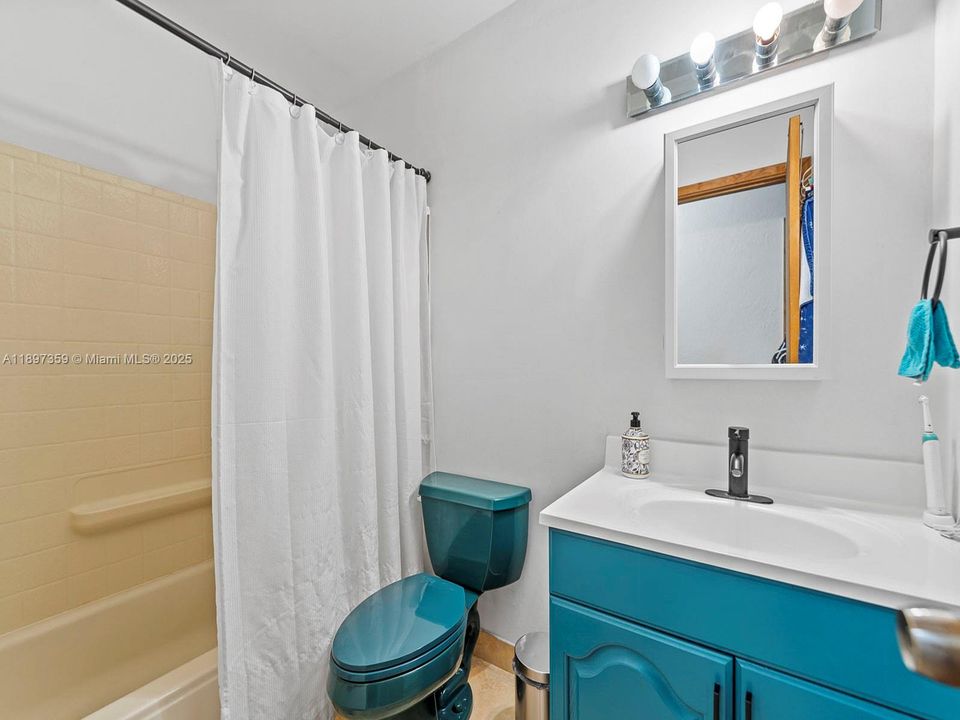 Active With Contract: $459,000 (3 beds, 2 baths, 1150 Square Feet)