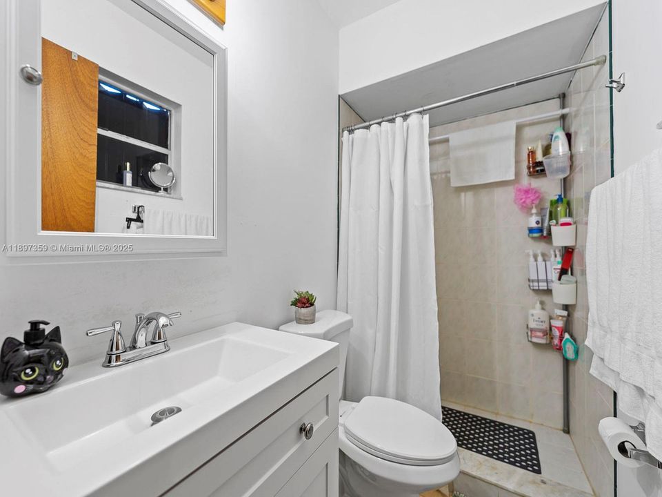 Active With Contract: $459,000 (3 beds, 2 baths, 1150 Square Feet)