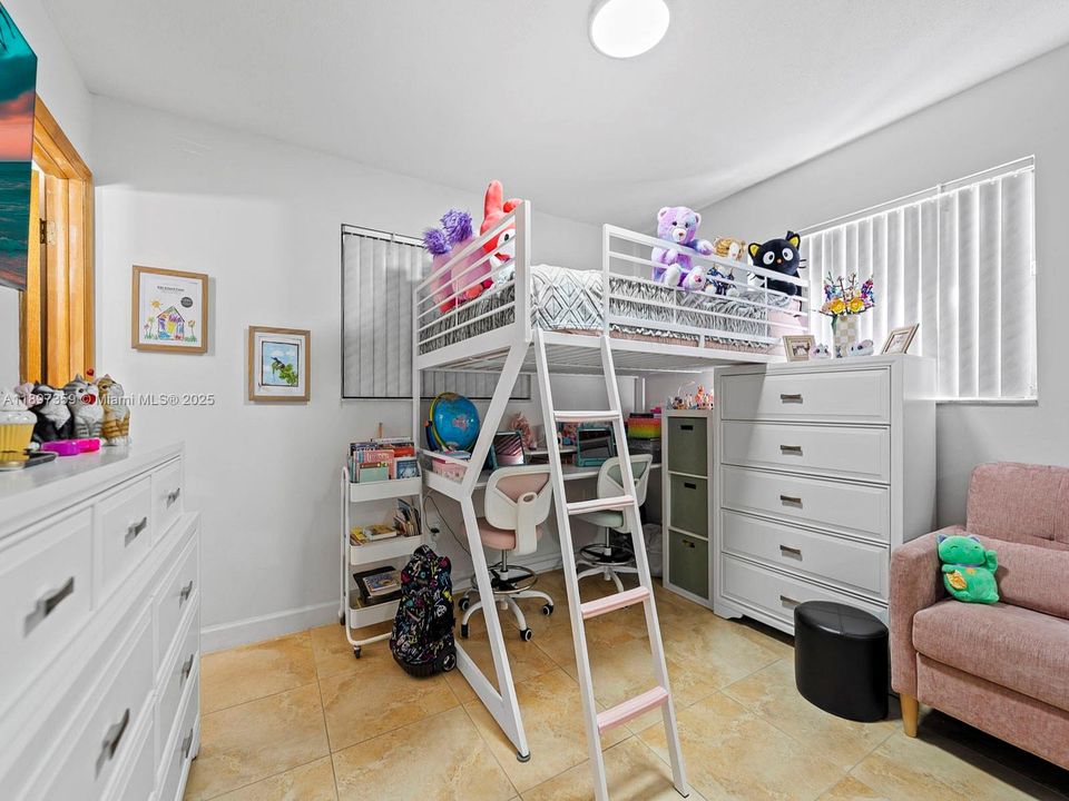 Active With Contract: $459,000 (3 beds, 2 baths, 1150 Square Feet)