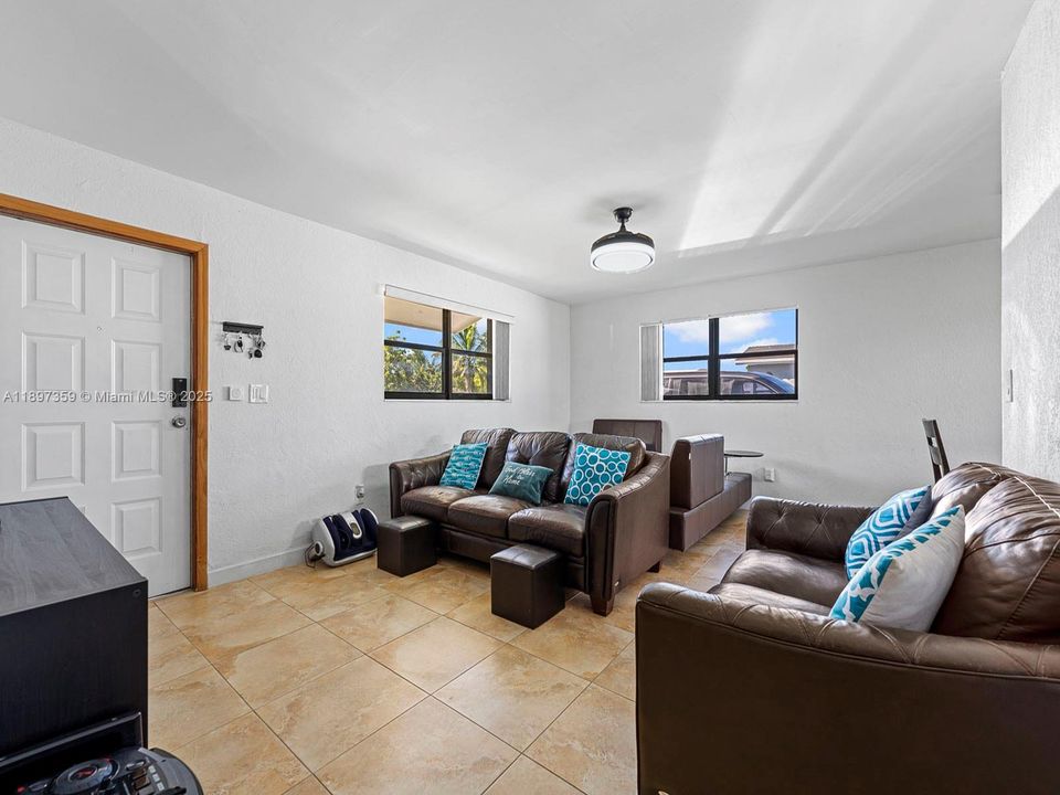 Active With Contract: $459,000 (3 beds, 2 baths, 1150 Square Feet)