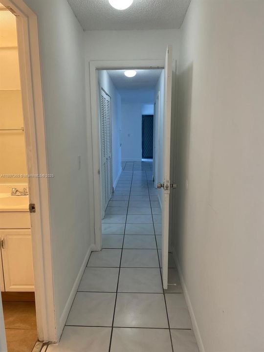 合同活跃: $1,650 (2 贝兹, 2 浴室, 1036 平方英尺)