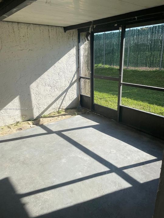 合同活跃: $1,650 (2 贝兹, 2 浴室, 1036 平方英尺)