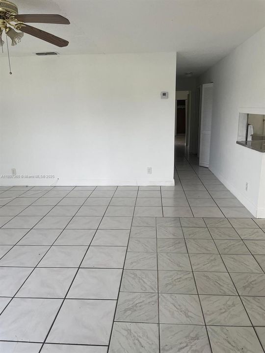 合同活跃: $1,650 (2 贝兹, 2 浴室, 1036 平方英尺)