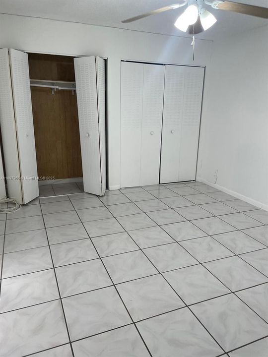 合同活跃: $1,650 (2 贝兹, 2 浴室, 1036 平方英尺)