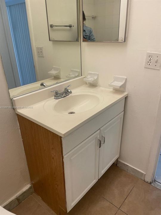 合同活跃: $1,650 (2 贝兹, 2 浴室, 1036 平方英尺)