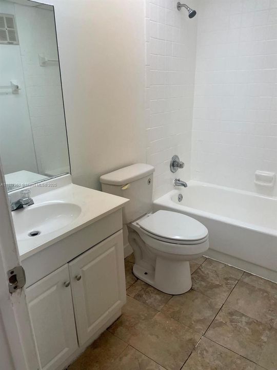 合同活跃: $1,650 (2 贝兹, 2 浴室, 1036 平方英尺)