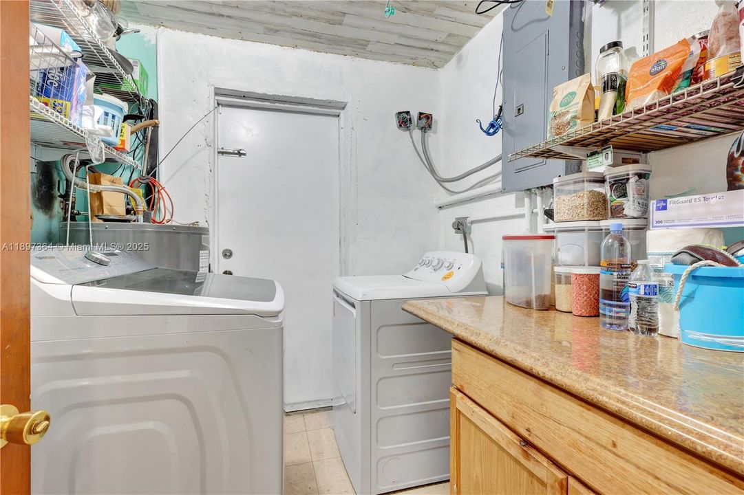 For Sale: $525,000 (4 beds, 3 baths, 1588 Square Feet)