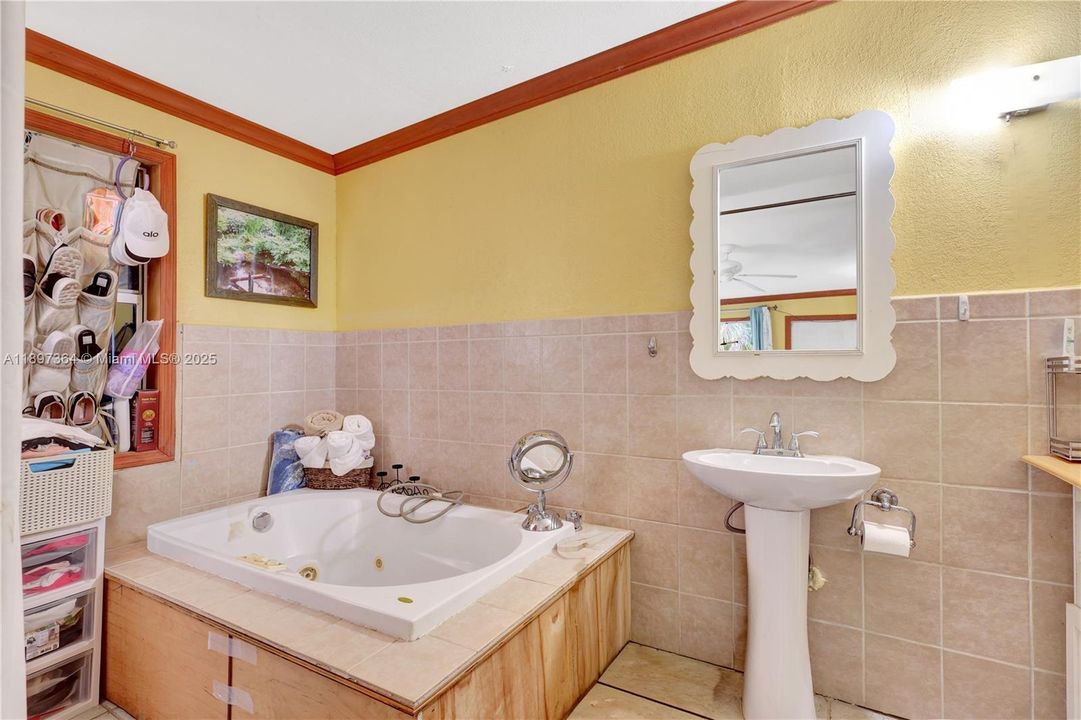 For Sale: $525,000 (4 beds, 3 baths, 1588 Square Feet)