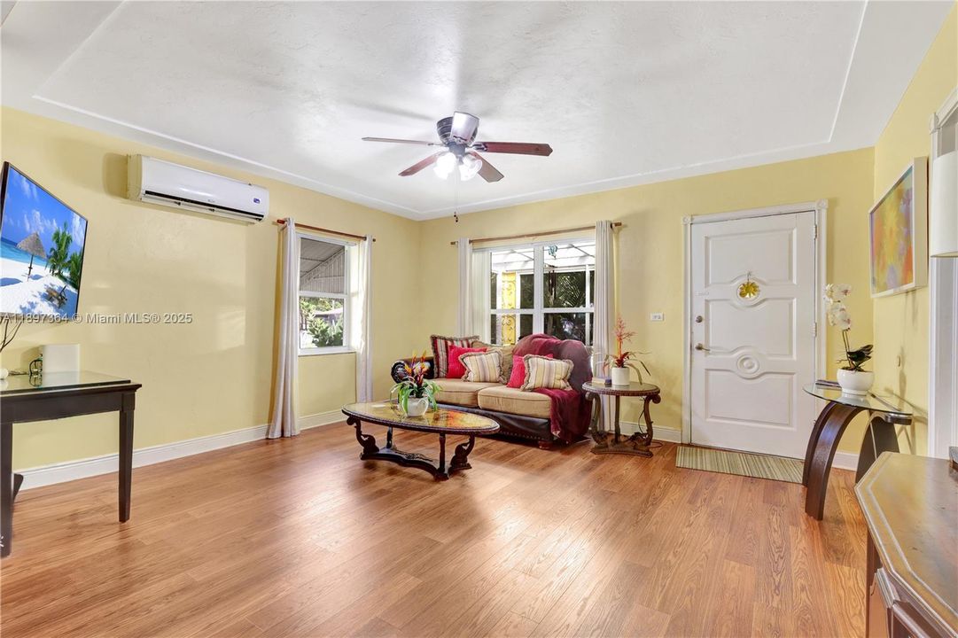 For Sale: $525,000 (4 beds, 3 baths, 1588 Square Feet)