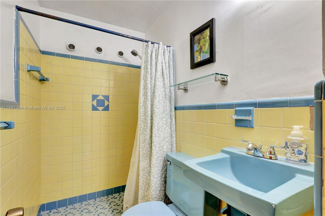 For Sale: $525,000 (4 beds, 3 baths, 1588 Square Feet)