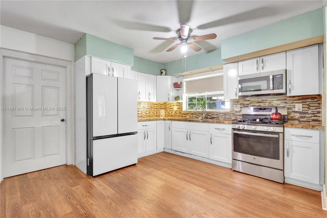 For Sale: $525,000 (4 beds, 3 baths, 1588 Square Feet)