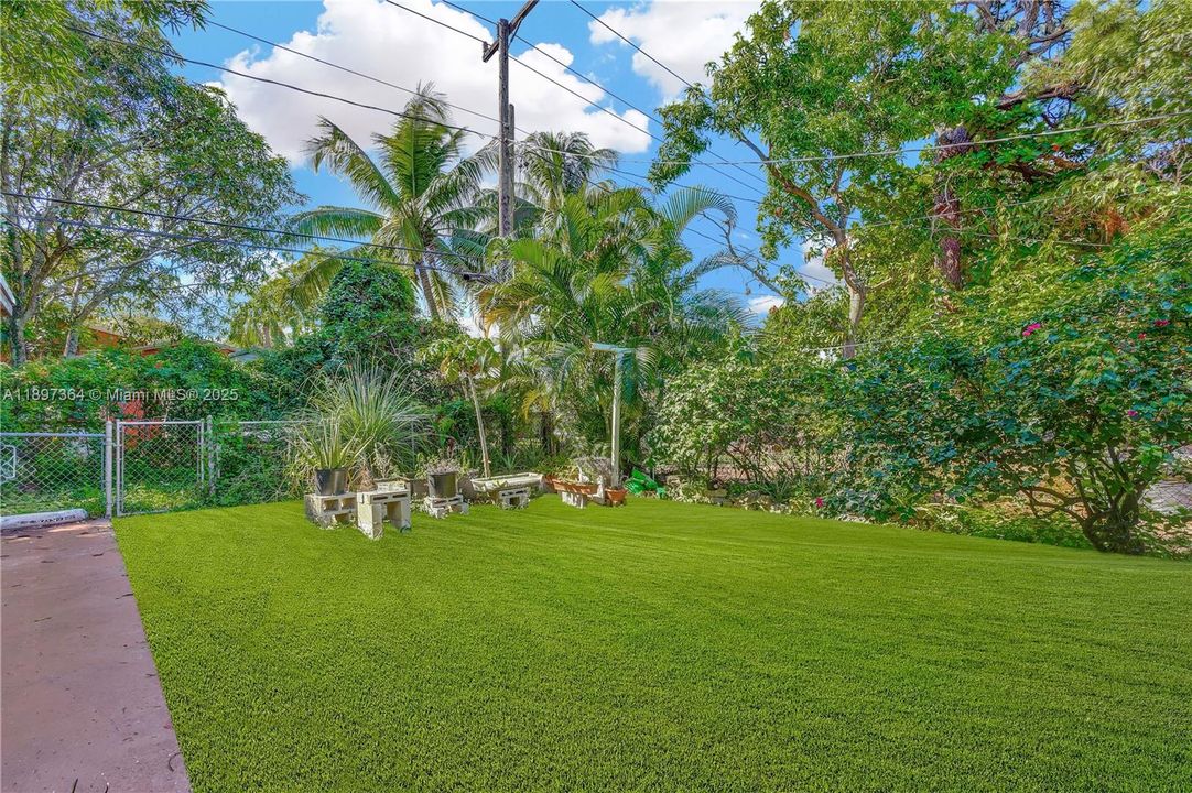 For Sale: $525,000 (4 beds, 3 baths, 1588 Square Feet)