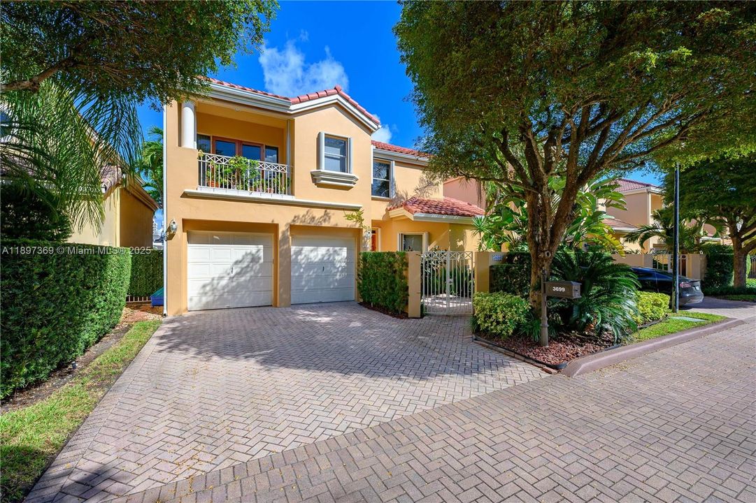 For Sale: $2,295,000 (3 beds, 3 baths, 2740 Square Feet)