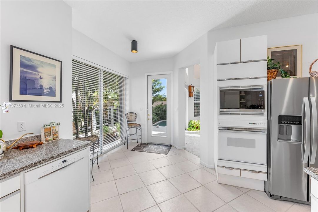 For Sale: $2,295,000 (3 beds, 3 baths, 2740 Square Feet)