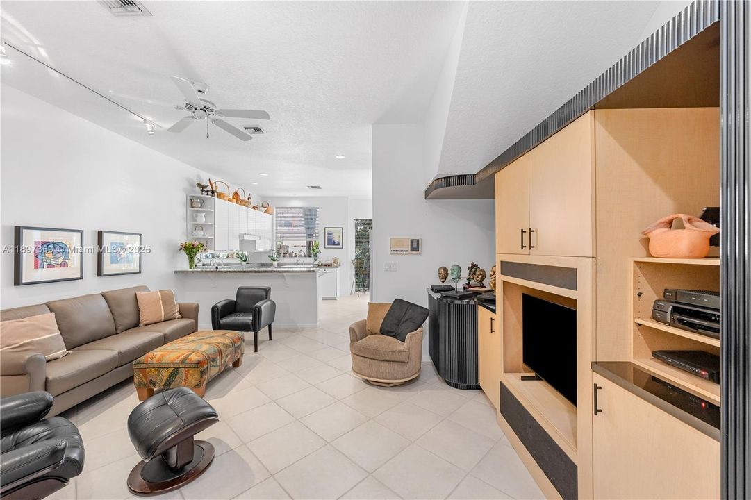 For Sale: $2,295,000 (3 beds, 3 baths, 2740 Square Feet)