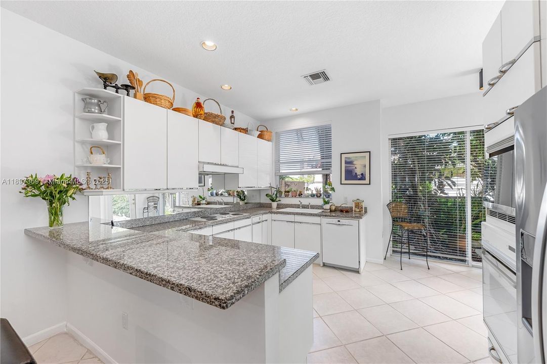 For Sale: $2,295,000 (3 beds, 3 baths, 2740 Square Feet)