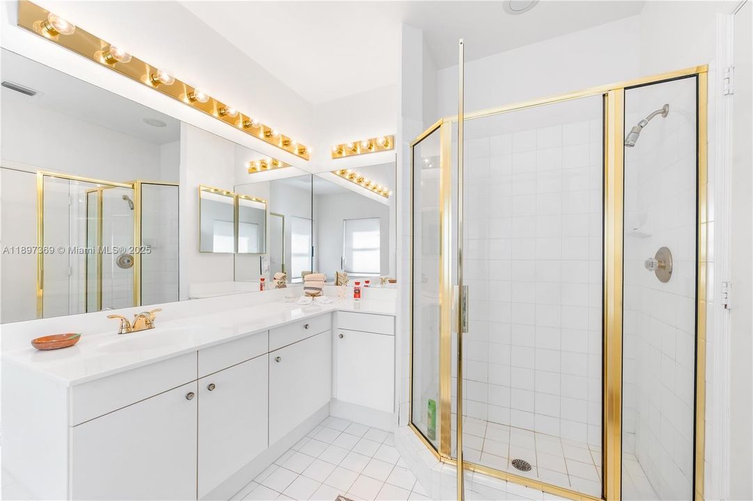 2nd floor Guest Bath