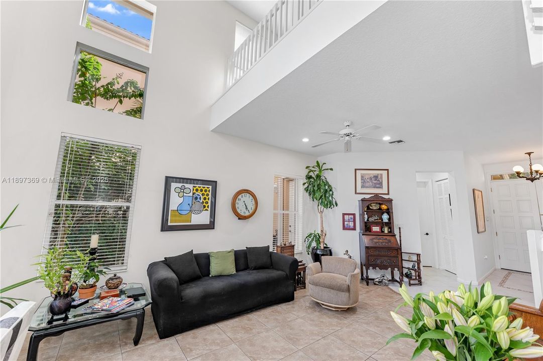 For Sale: $2,295,000 (3 beds, 3 baths, 2740 Square Feet)