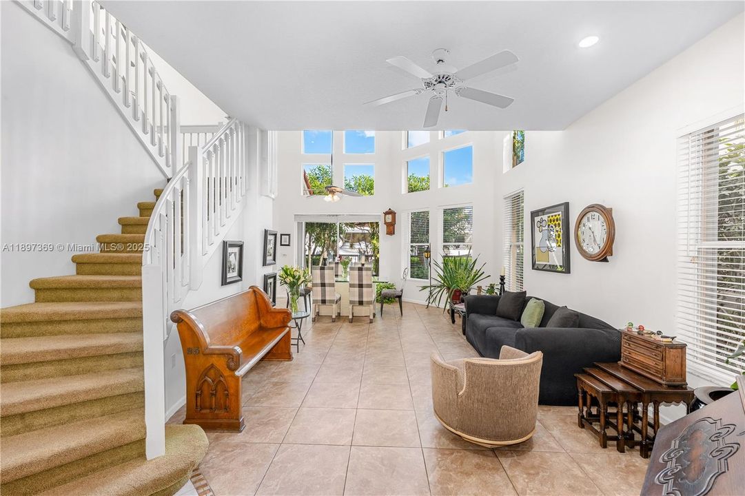 For Sale: $2,295,000 (3 beds, 3 baths, 2740 Square Feet)