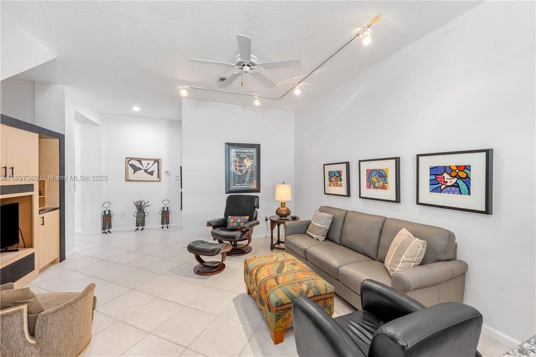 For Sale: $2,295,000 (3 beds, 3 baths, 2740 Square Feet)