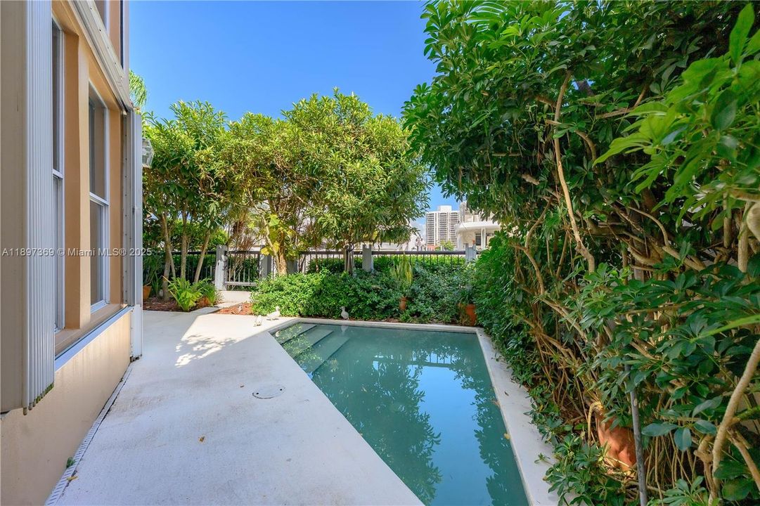 For Sale: $2,295,000 (3 beds, 3 baths, 2740 Square Feet)