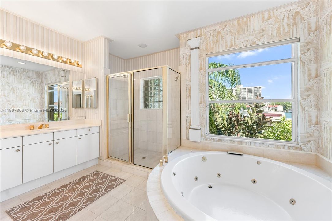 For Sale: $2,295,000 (3 beds, 3 baths, 2740 Square Feet)