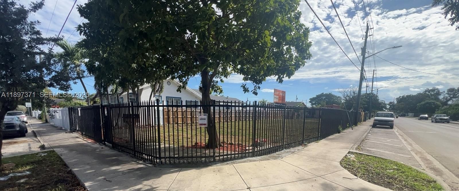 待售: $339,000 (0.29 acres)