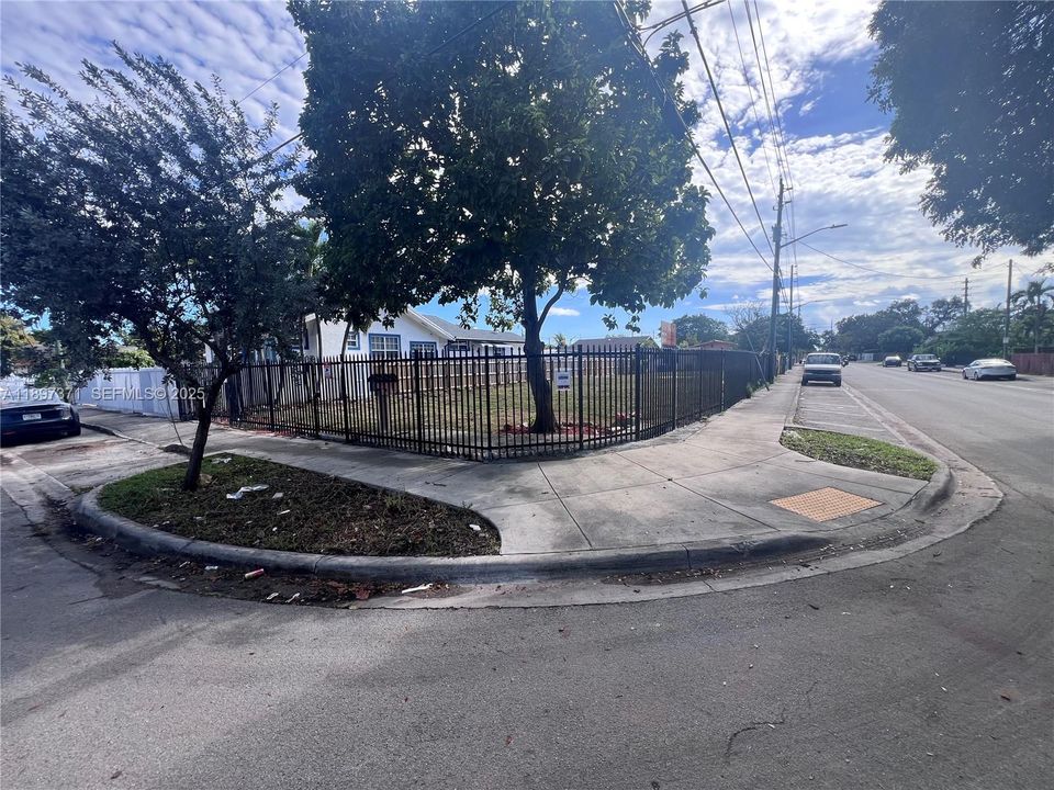 待售: $339,000 (0.29 acres)