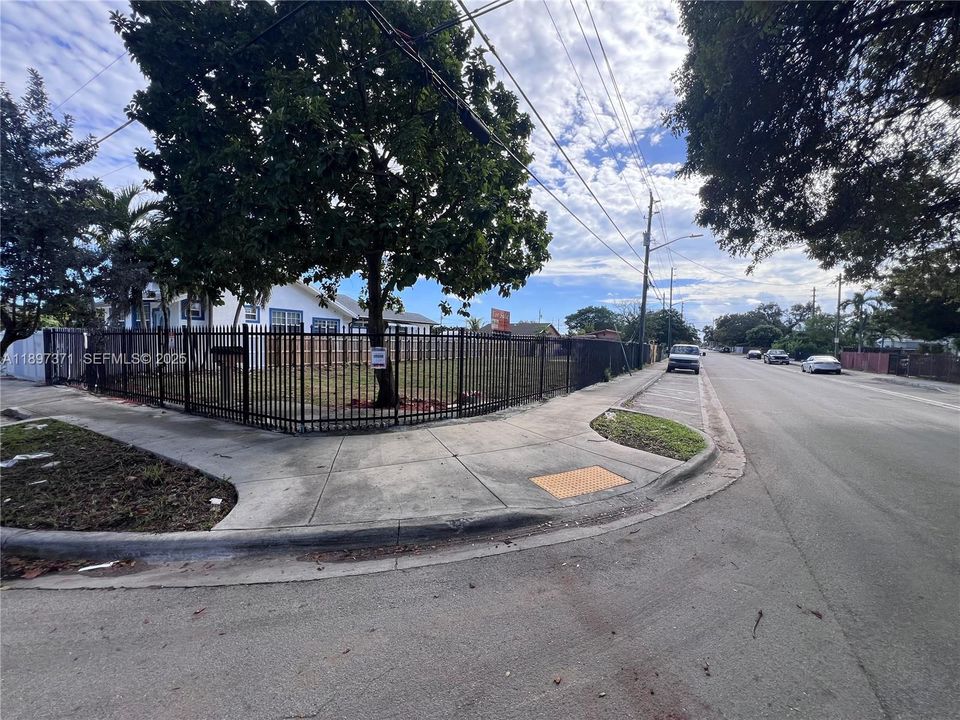 待售: $339,000 (0.29 acres)