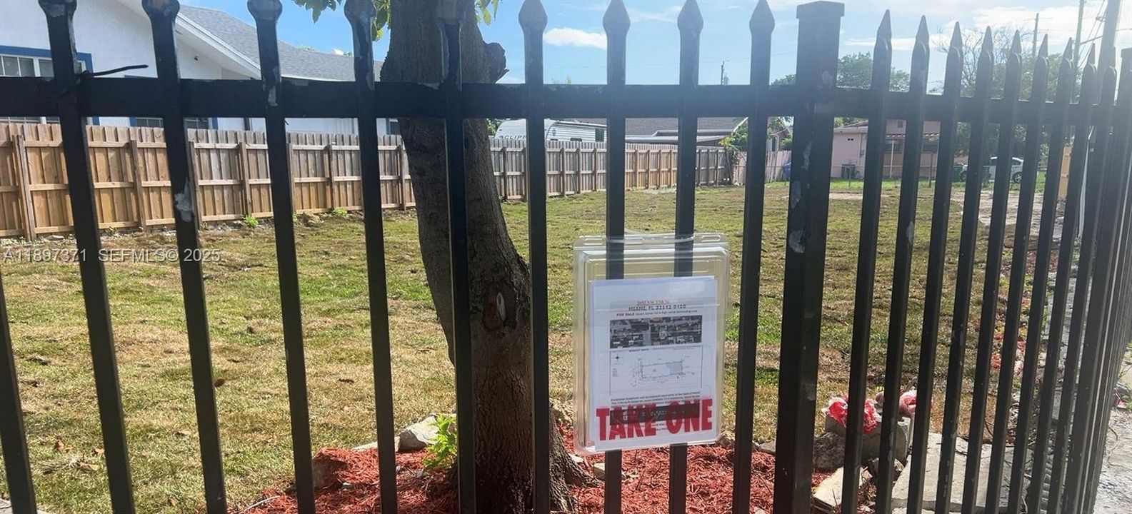 待售: $339,000 (0.29 acres)