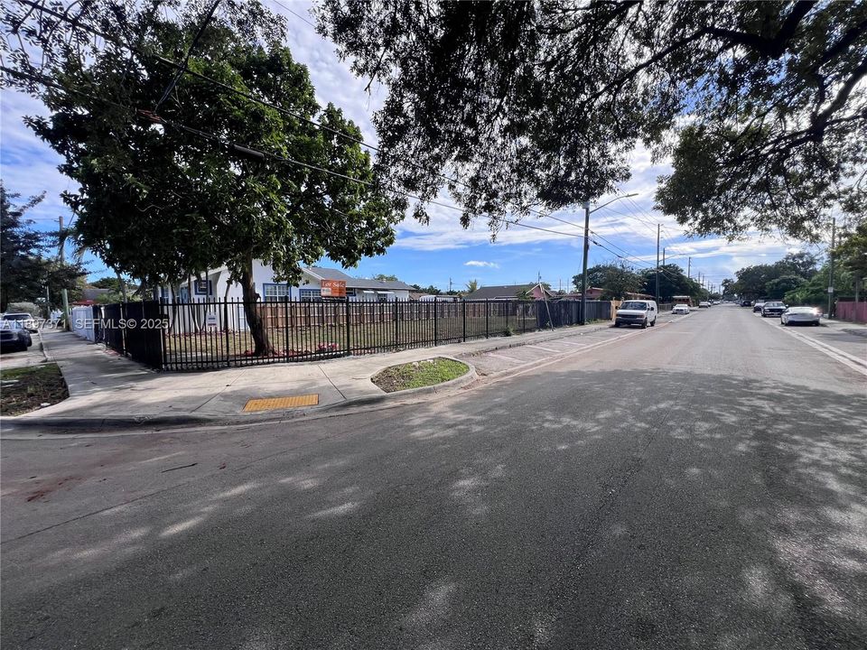 待售: $339,000 (0.29 acres)