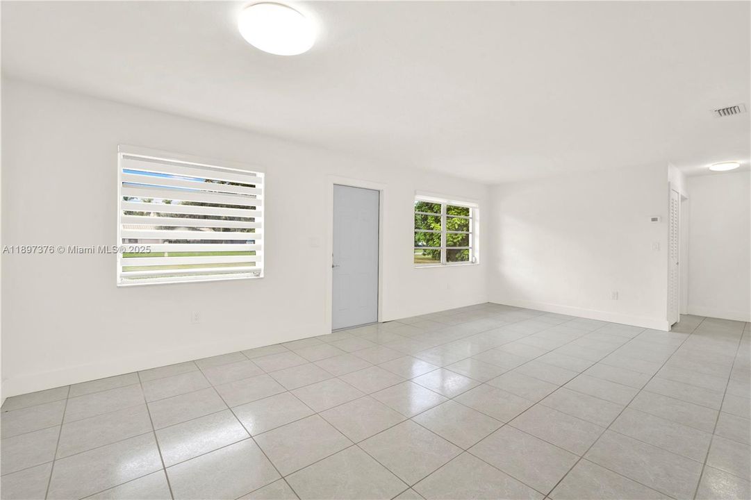 Под контрактом: $595,000 (3 спален, 2 ванн, 1593 Квадратных фут)