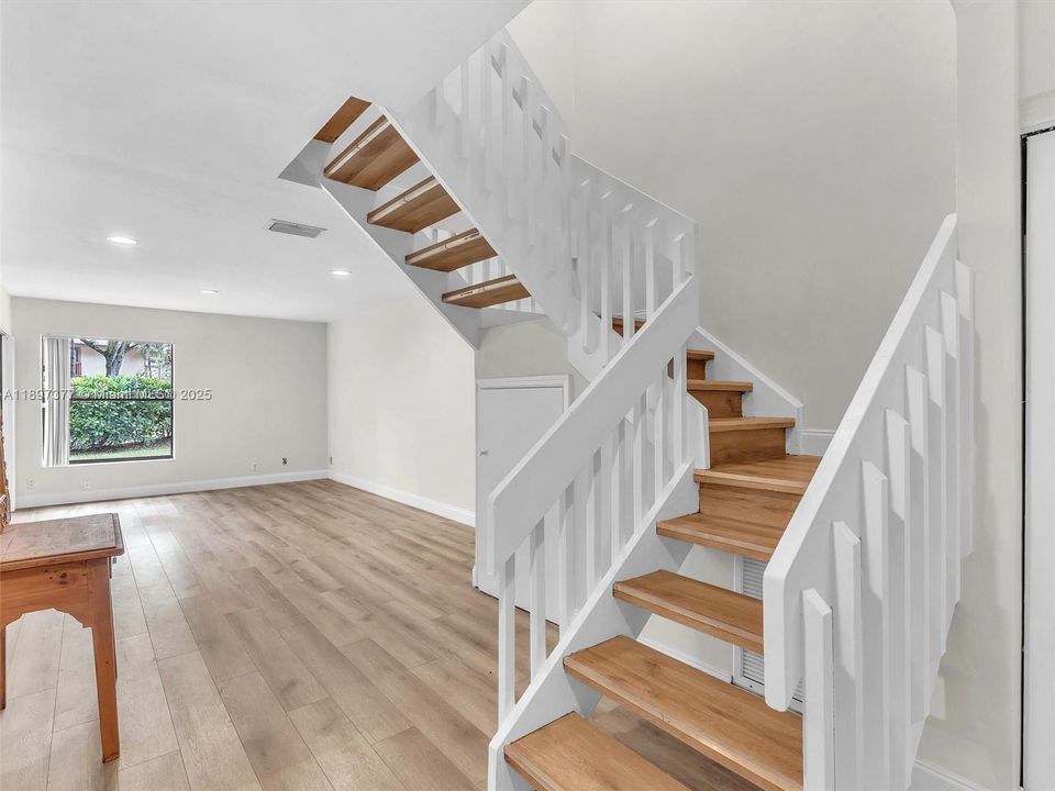 For Sale: $378,999 (3 beds, 2 baths, 1547 Square Feet)