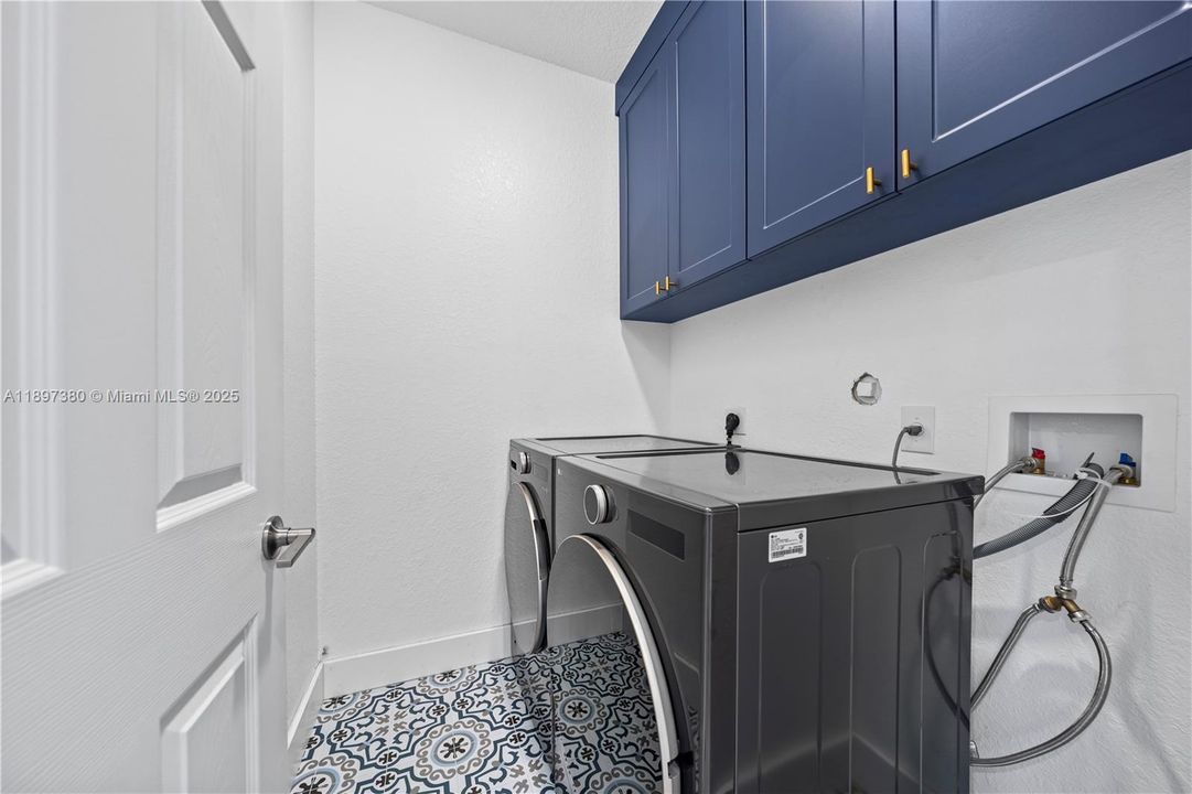 Active With Contract: $795,000 (4 beds, 2 baths, 2012 Square Feet)