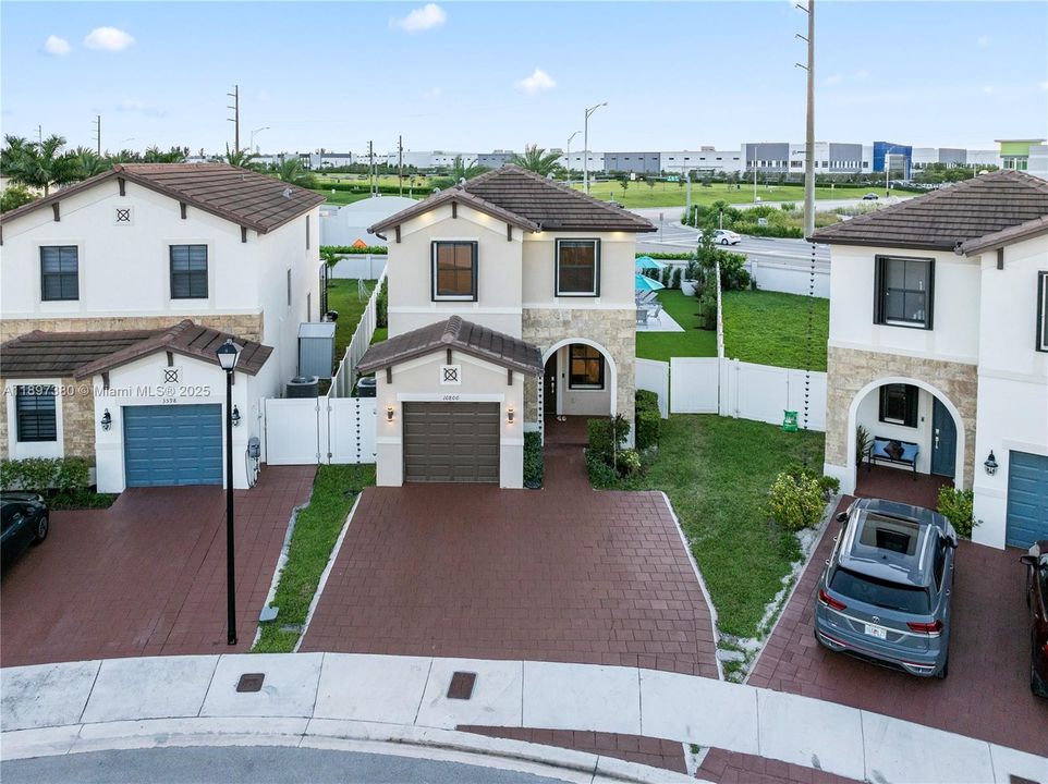 Active With Contract: $795,000 (4 beds, 2 baths, 2012 Square Feet)