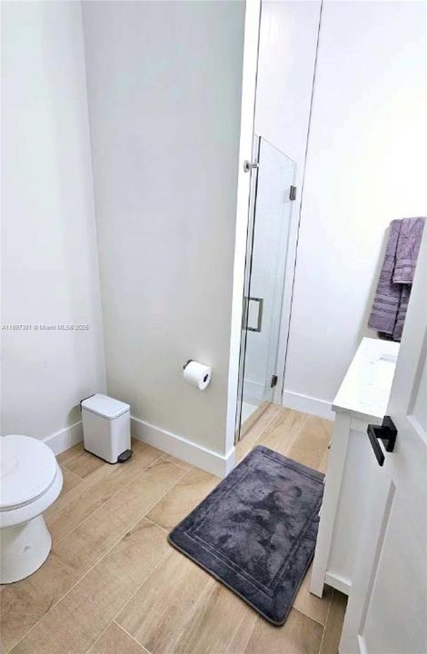 出租: $8,000 (5 贝兹, 3 浴室, 2999 平方英尺)