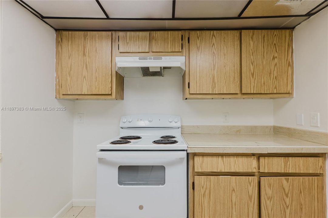 For Rent: $2,500 (3 beds, 2 baths, 1085 Square Feet)