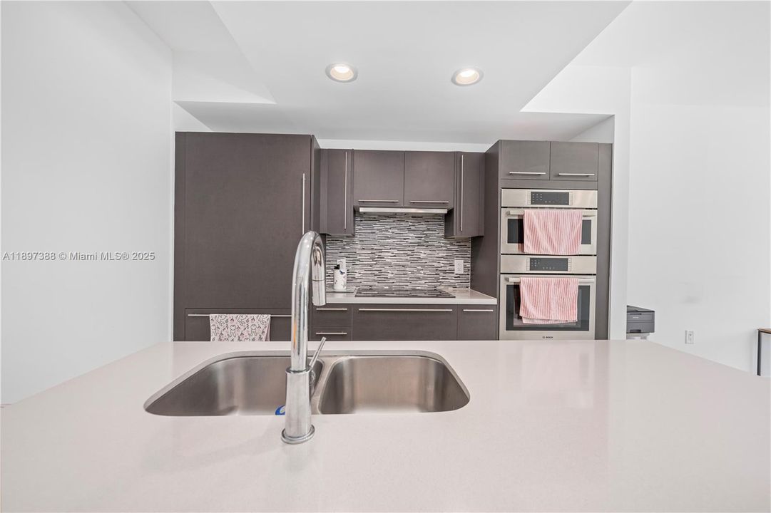 На продажу: $345,000 (1 спален, 2 ванн, 989 Квадратных фут)